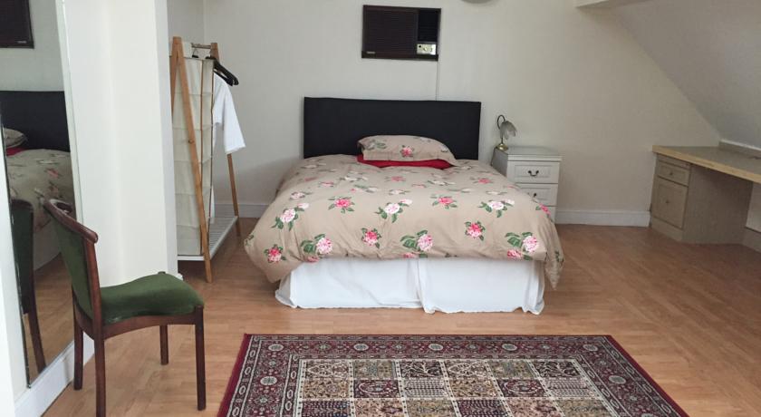 Harmondsworth Hall Guest House West Drayton  Bilik gambar