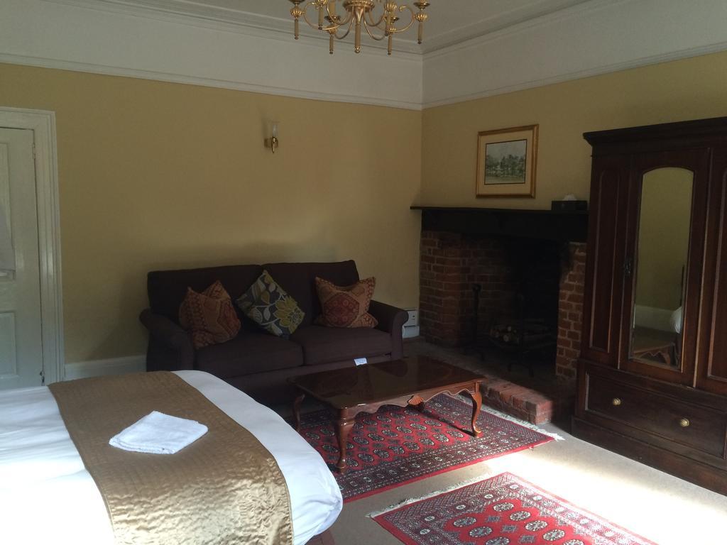 Harmondsworth Hall Guest House West Drayton  Bilik gambar
