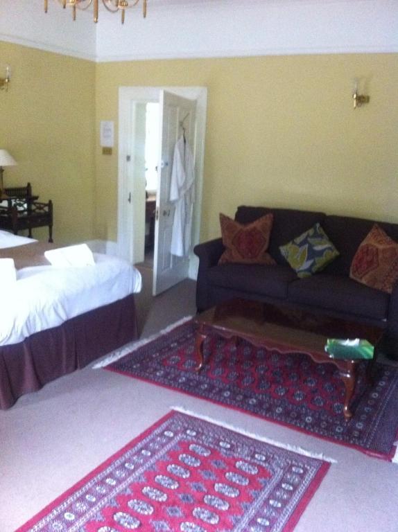 Harmondsworth Hall Guest House West Drayton  Bilik gambar