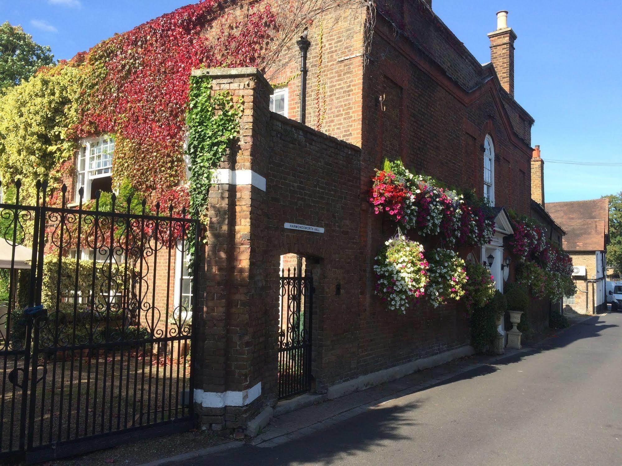 Harmondsworth Hall Guest House West Drayton  Luaran gambar